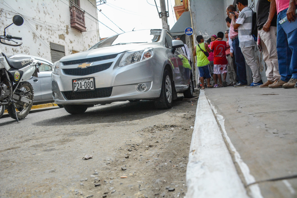 Esta fue la línea de la discordia, donde Gilberto Salazar estacionó su vehículo. Foto: Gonzalo Varillas