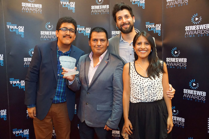 El actor Pold Gastello se llevo el premio a mejor actor masculino con la serie Making Of. Foto Codigo.pe