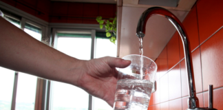EsSalud recomienda desinfectar el agua a población afectada por lluvias.