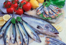 El aceite Omega 3 que contienen los pescados azules, como la caballa, bonito y jurel, contribuye a controlar la hipertensión.