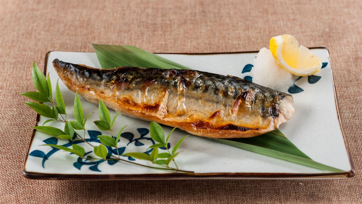 Consumir pescado ayuda a reducir los dolores menstruales