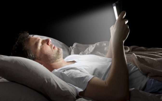 Por Qu Deberas Apagar El Celular Una Hora Antes De Irte A Dormir