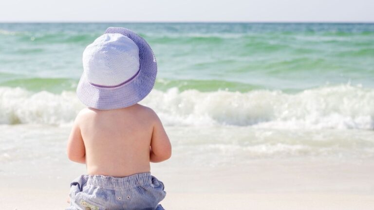 ¿Cómo cuidar la salud de tú bebé durante el verano? Esto recomiendan los expertos