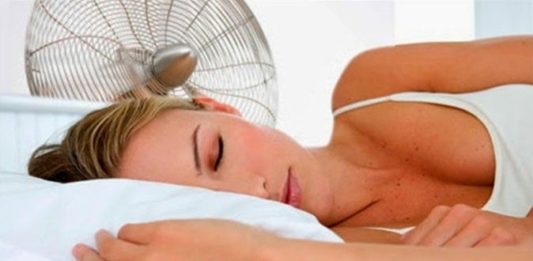 ¿Es peligroso dormir con el ventilador prendido?
