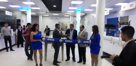 o Inauguración contó con la participación del presidente regional de Piura, Reynaldo Hilbck así como los representantes de Osiptel y MTC.