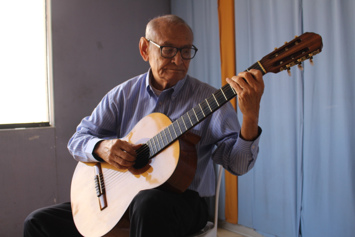 El gran concertista de guitarra piurano, Raúl Lozada Arrunátegui