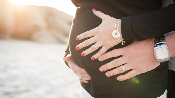 ¿Es malo utilizar esmalte de uñas durante el embarazo?