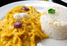 AJI DE GALLINA. GASTRONOMÍA. COMIDA PERUANA. RECETA