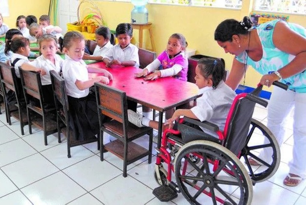 Capacitan a docentes de Sullana en educación inclusiva
