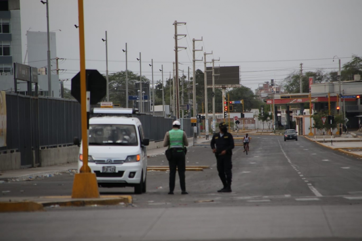 PIURA. CUARENTENA. AISLAMIENTO SOCIAL. CALLES VACÍAS. MILITARES. POLICIA. CONTROL. COVID-19. ROBINSON PAIVA