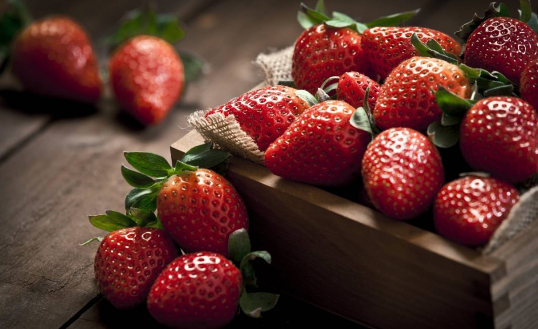 Las fresa, ricas en vitamina C, pueden prepararse en mermelada baja en azúcar. O comerlas frescas y aprovechar todos sus nutrientes.