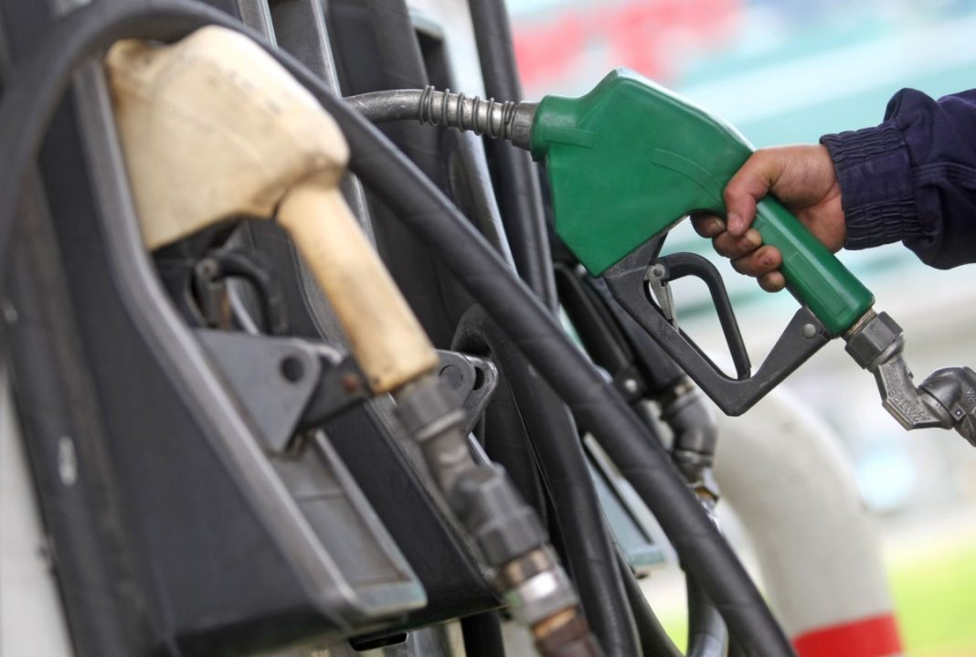 Aumento en el precio de la gasolina preocupa a transportistas de Piura