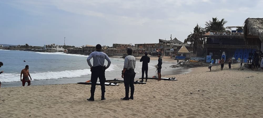 Tres bañistas son salvados de morir en playa de Máncora