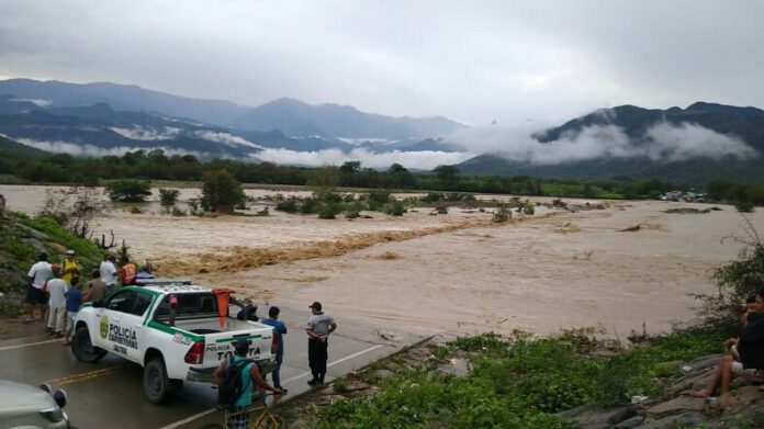 Decenas de familias quedarían aisladas por crecida de río en Huancabamba