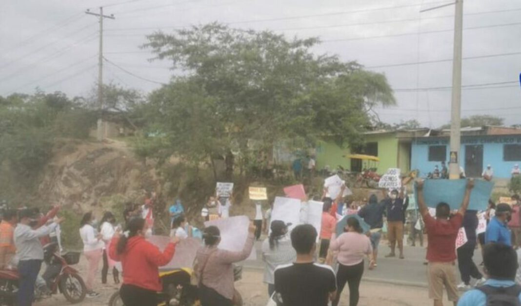 Los manifestantes bloquearon el pase a Aybaca. Foto: Cutivalú