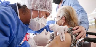 Vacunación a adultos mayores en Piura superan las 87,000 dosis aplicadas