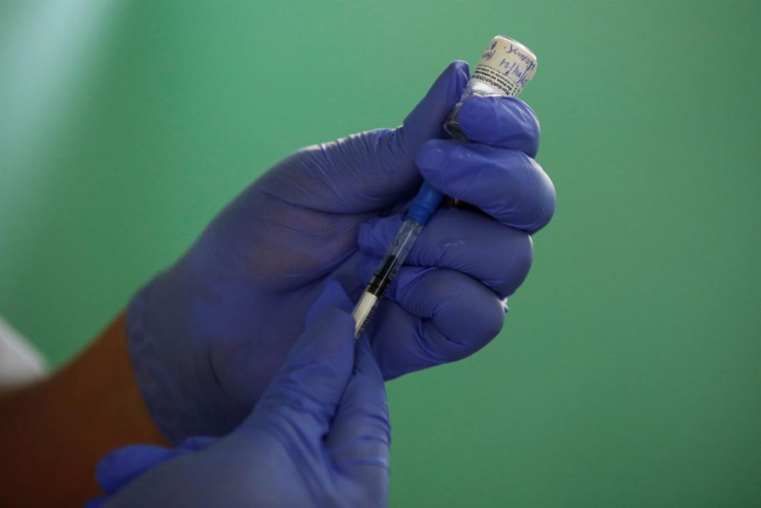 Oficializan ley que autoriza a gobiernos regionales compra de vacunas anticovid