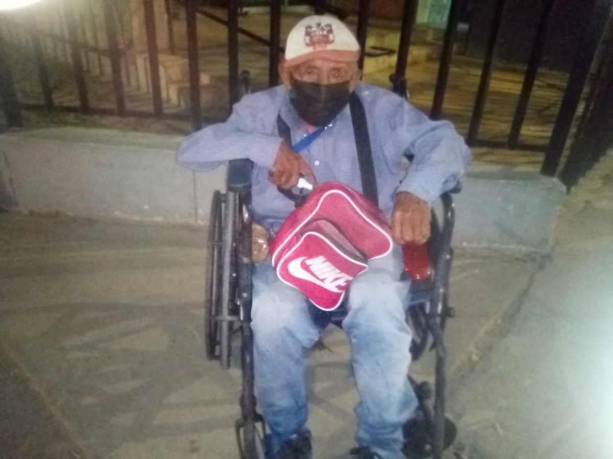 Abuelito de 79 años pide ayuda para pagar su silla de ruedas