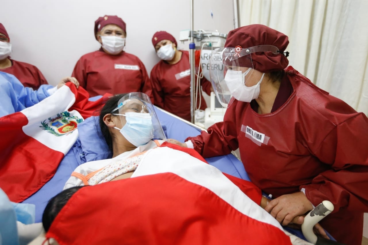 Nace el primer bebé en el día del Bicentenario del Perú