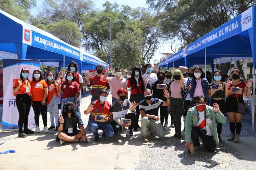 Realizan feria de jóvenes emprendedores en el Parque Infantil