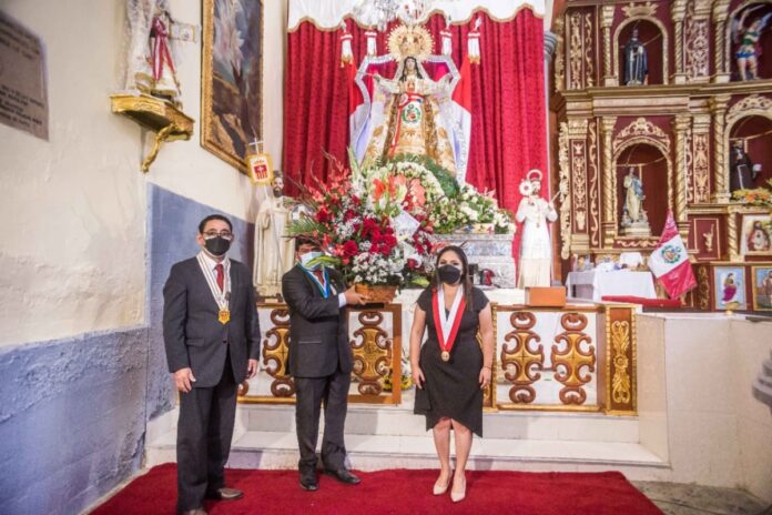 Paita: Colocan medalla de oro a la Virgen de las Mercedes ...