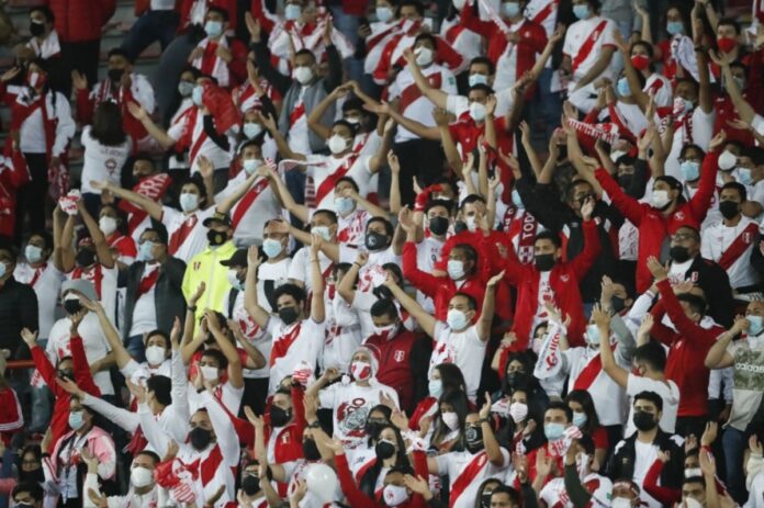Perú derrotó 2-0 a Chile en el Estadio Nacional por las clasificatorias a Qatar 2022