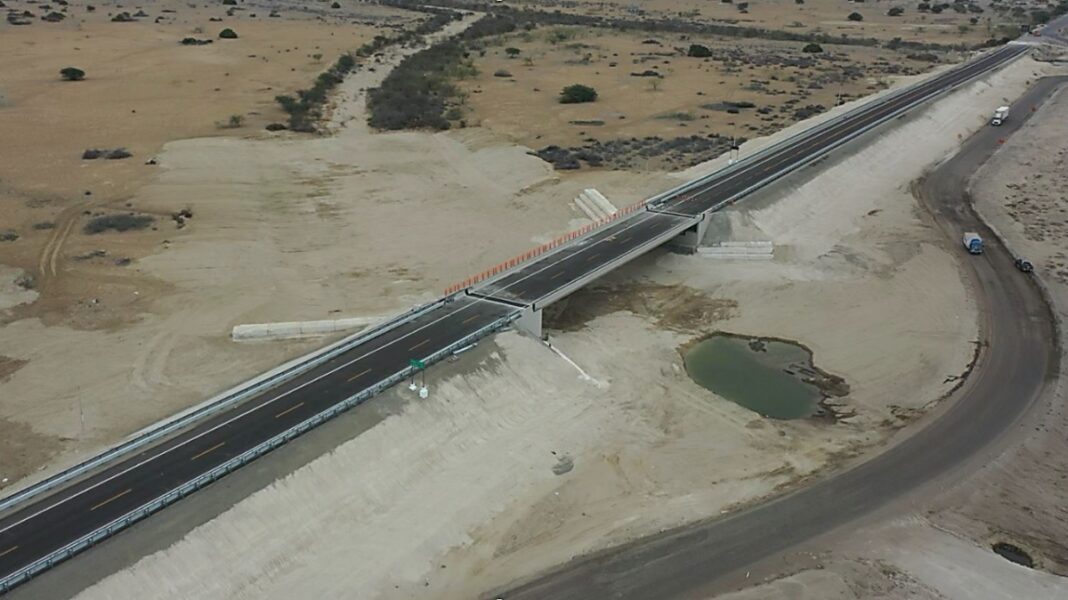 Ponen en funcionamiento 17 km de vías rehabilitadas de la Autopista del Sol y dos puentes en Piura