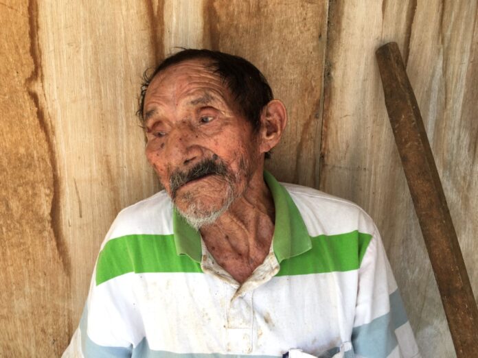Piden ayuda para abuelito de 101 años que se encuentra abandonado