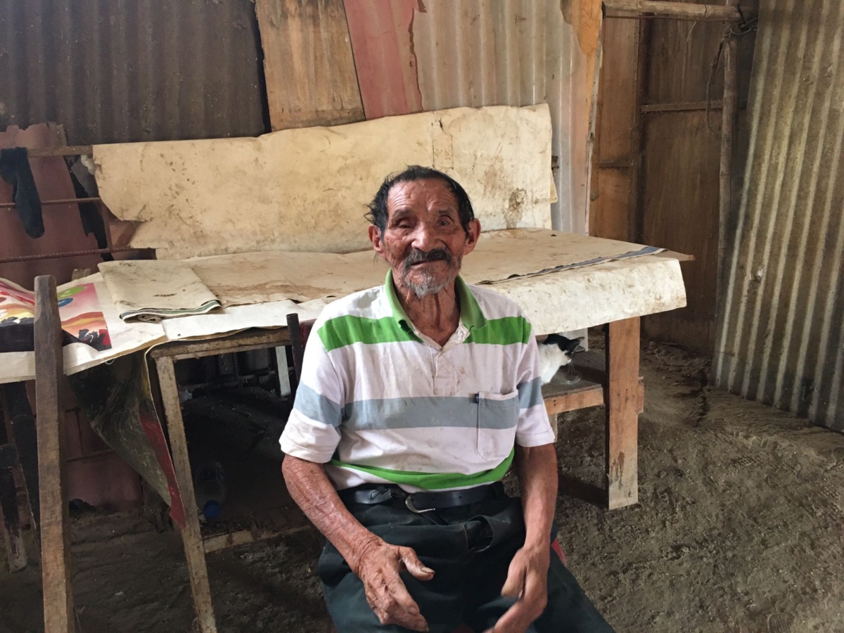 Piden ayuda para abuelito de 101 años que se encuentra abandonado 