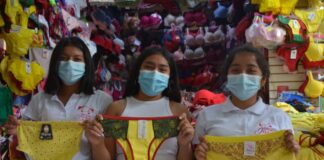 Cábalas 2022: ropa interior tricolor son furor para Año Nuevo en el mercado de Piura