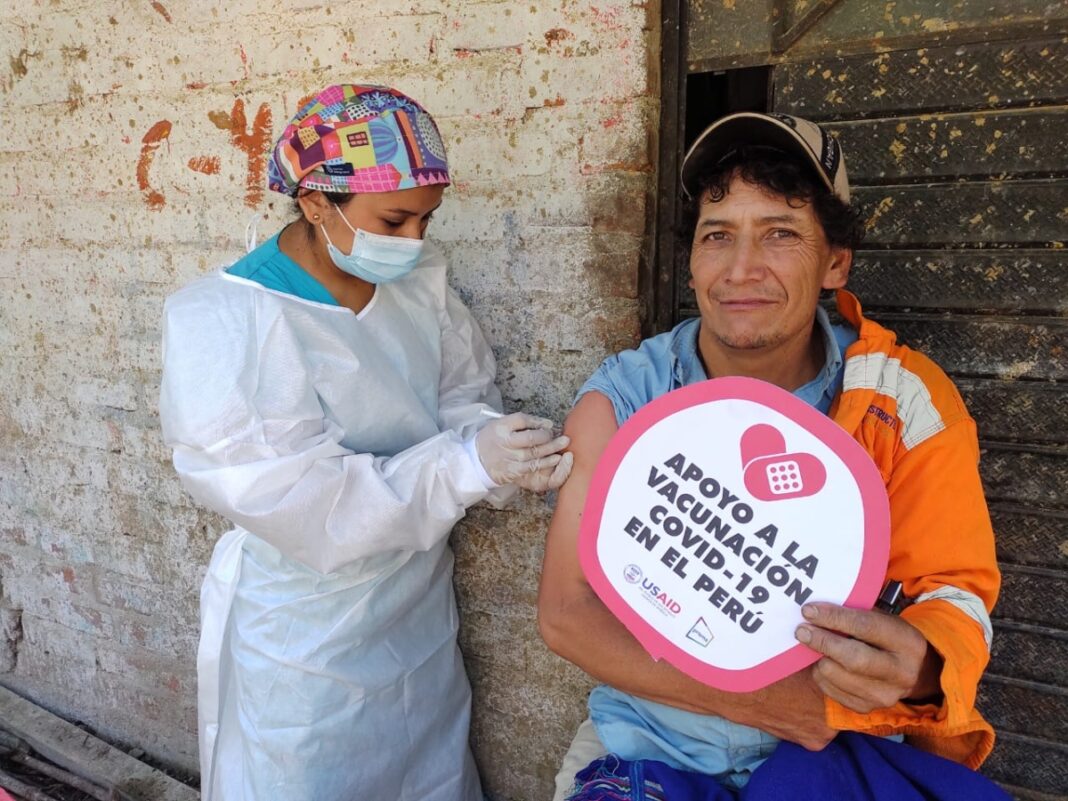 Pobladores de zonas alejadas de Chalaco reciben primera y segunda dosis de la vacuna covid