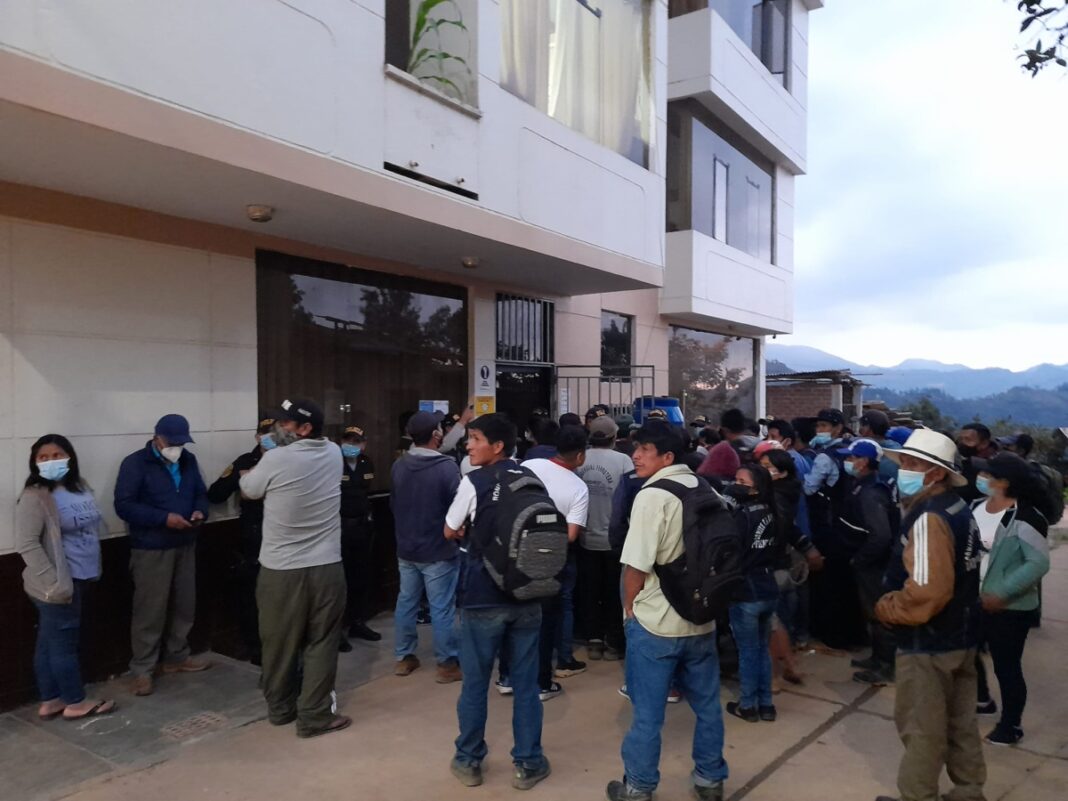 Ronderos realizan plantón para pedir rendición de cuentas a alcalde de El Faique