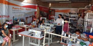 Mujeres emprendedoras reciben máquinas para confeccionar indumentaria a pescadores
