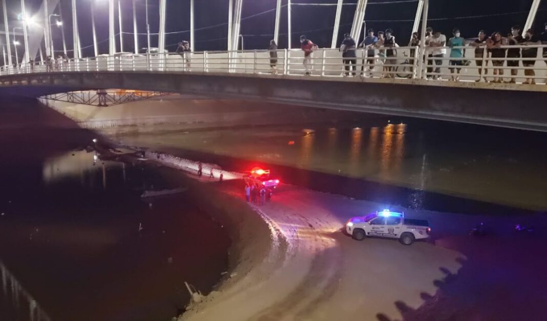 Rescatan con vida a sujeto que se lanzó al río desde el puente Bolognesi
