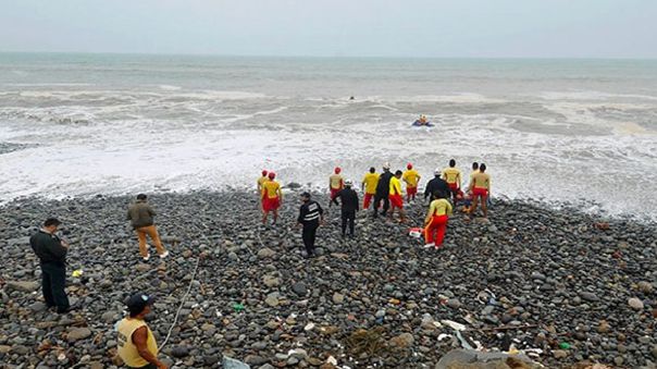 Madre e hija mueren ahogadas en playa de Lima