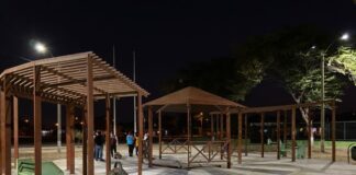 Municipalidad de VDO y Enosa limpian e iluminan parque de Nueva Esperanza