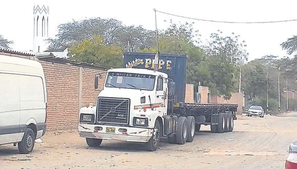 Piura: sujetos roban tráiler cargado de fierro