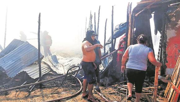 Dantesco incendio deja a 30 familias en la calle