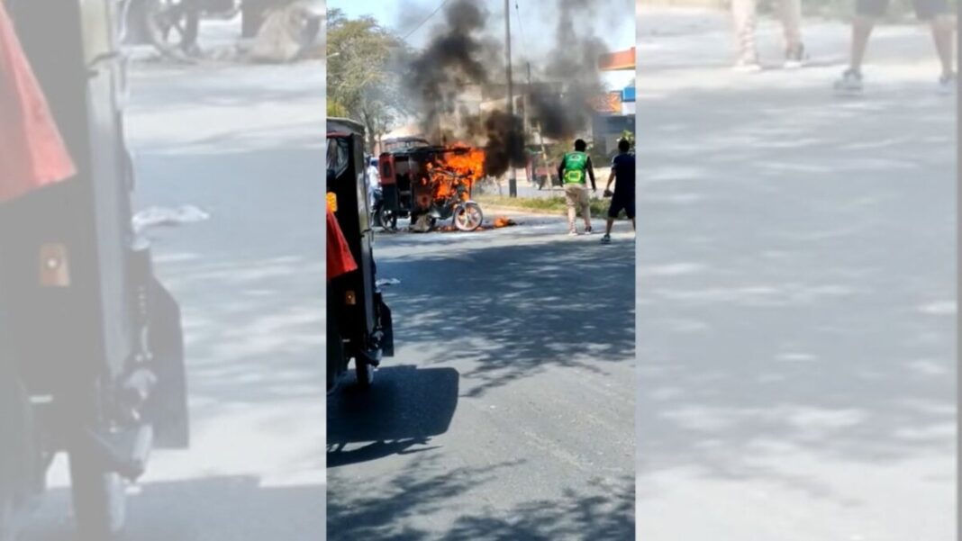 Castilla: mototaxi se incendia y conductor salva de morir
