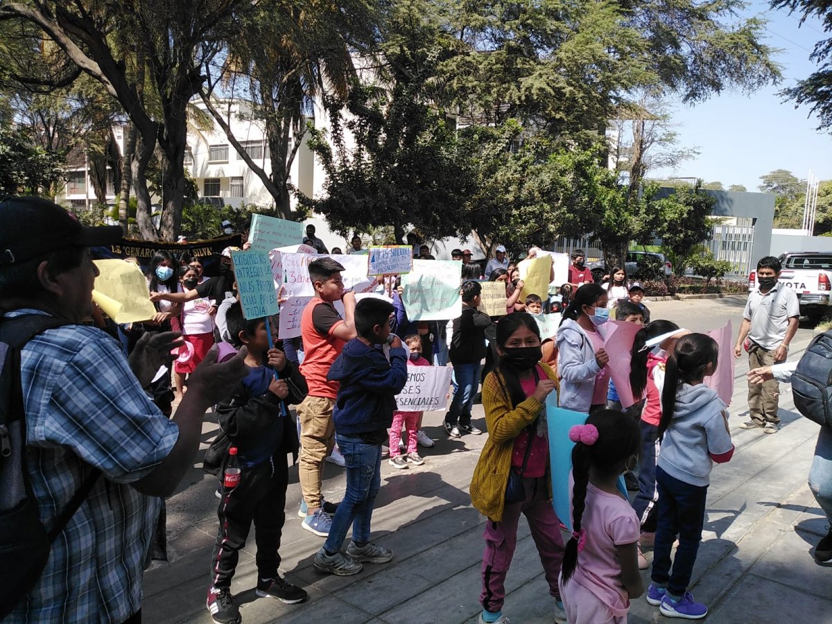 Protestan por que el colegio Genaro Martínez retome presencialidad