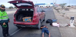 Piura: policía detiene a sujetos con 50 paquetes de droga
