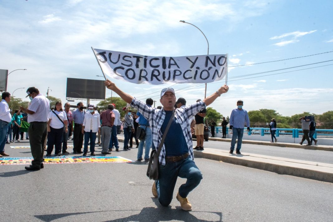 Piura: docentes de 200 colegios protestan por liberación de Castillo