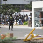 Policía desalojó a manifestantes que pernoctaban en la UNSM