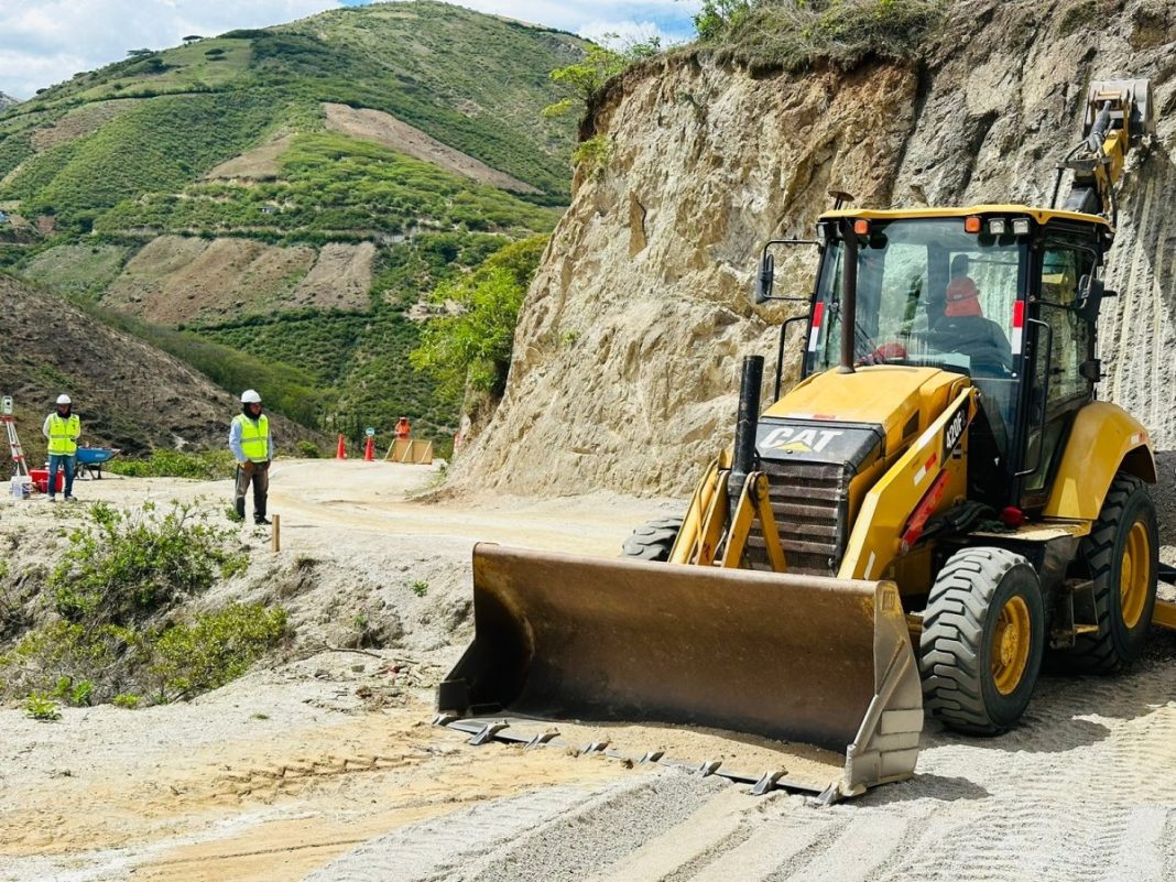 Supervisan las obras de dos carreteras en Pacaipampa.