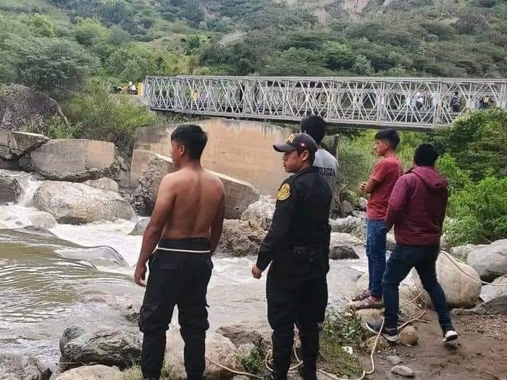 Rescatan cuerpo de uno de los hermanos desaparecidos en río Huancabamba.