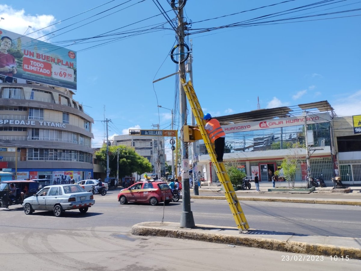 Restauran operatividad de semáforos averiados por las lluvias