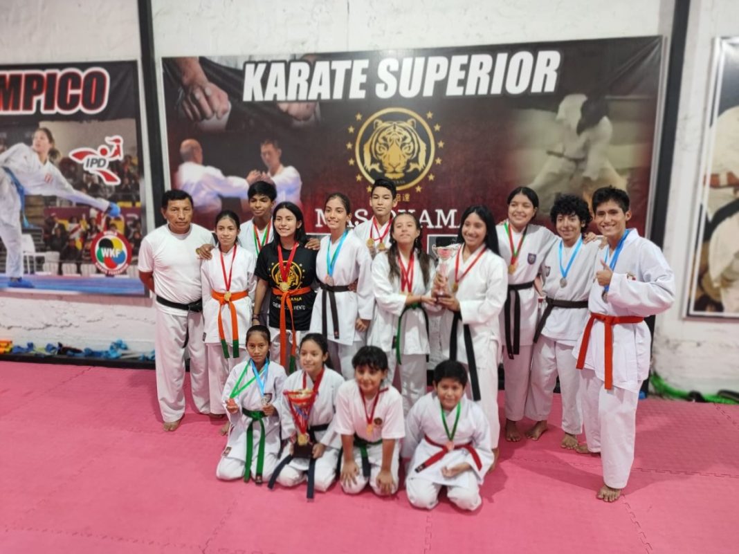 Dojo Mas Oyama consigue 30 medallas en torneo regional de karate