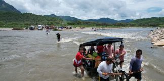 Chulucanas: pobladores arriesgan sus vidas al cruzar el río Yapatera.
