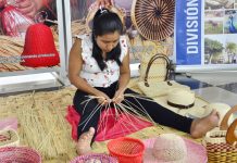 Mujer artesana: Conoce la historia de una mujer valiente que apuesta por la tradición