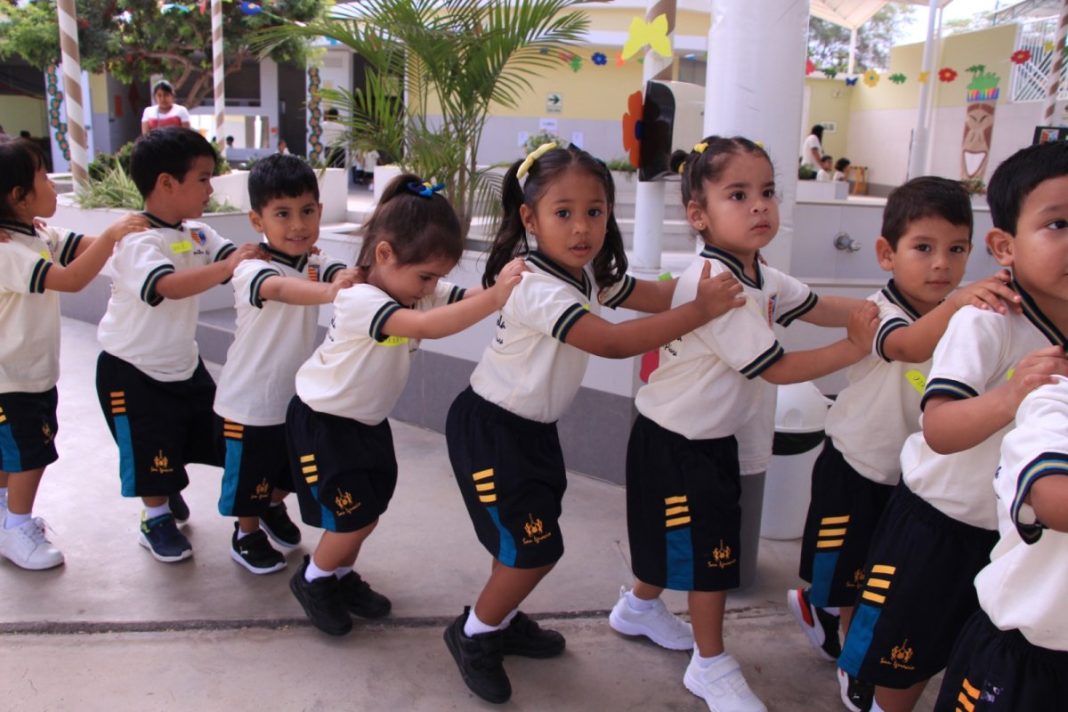 Colegio San Ignacio recibe a niñas por primera vez en su historia